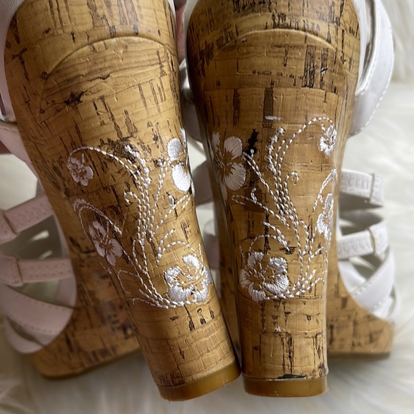 NWOT Bongo “Catalina” Strappy Sandal White Size 10M with a 4” Heel - Picture 6 of 13